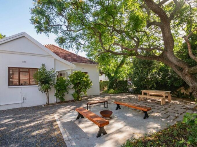 Six Bedroom House in Rosebank